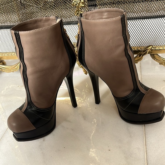 FENDI Fendista Taupe & Black Leather Platform Ankle Boots, Size 35 - Picture 12 of 16